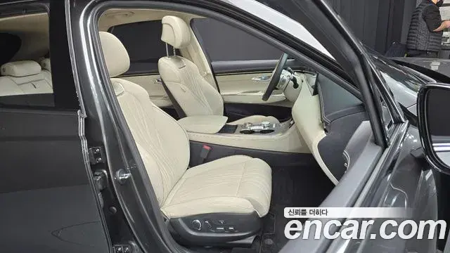 Genesis GV70 2024 — ფოტო 15/32