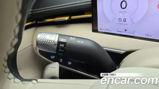Genesis GV70 2024 — ფოტო 30/32