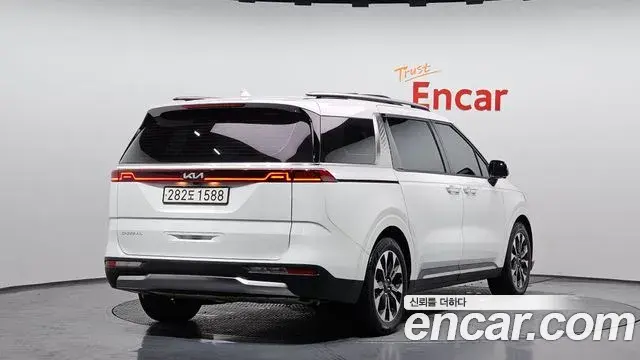 Kia Carnival 2023 — Photo 2/20