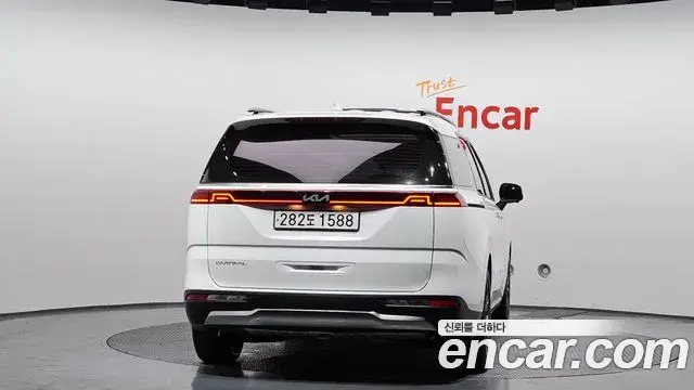 Kia Carnival 2023 — Photo 4/20