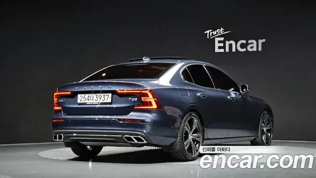 Volvo S60 2019 — Фото 2/20