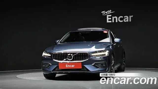 Volvo S60 2019 — Фото 3/20