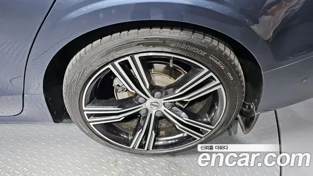 Volvo S60 2019 — Şəkil 14/30