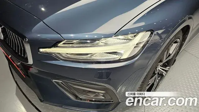 Volvo S60 2019 — Şəkil 9/30