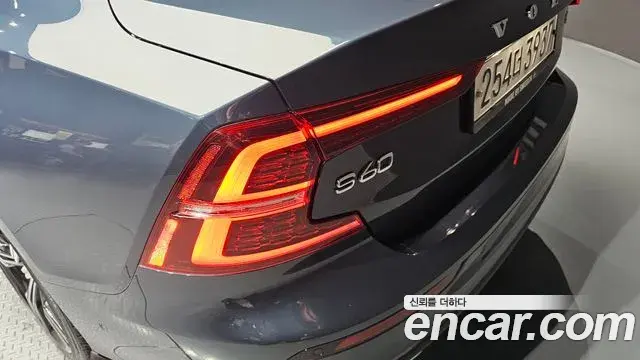 Volvo S60 2019 — Şəkil 18/30