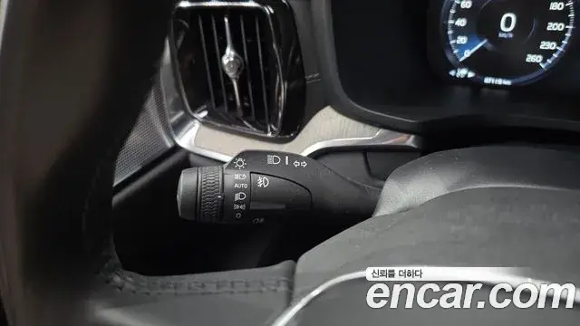 Volvo S60 2019 — Şəkil 8/30