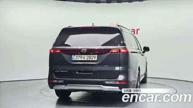 Kia Carnival 2021 — Фото 4/20