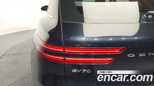 Genesis GV70 2021 — Photo 31/32