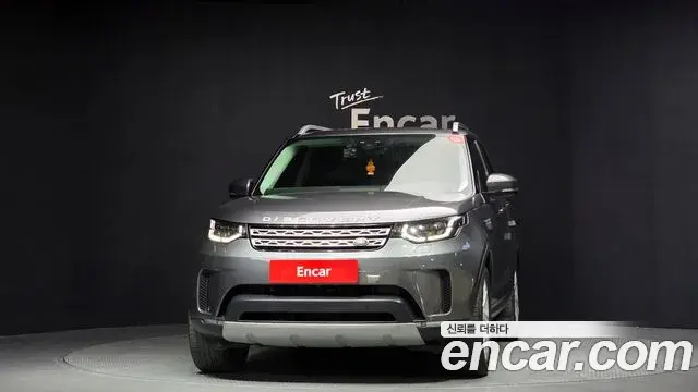 Land Rover Discovery 5 2018 — ფოტო 13/20