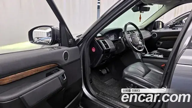 Land Rover Discovery 5 2018 — ფოტო 18/20