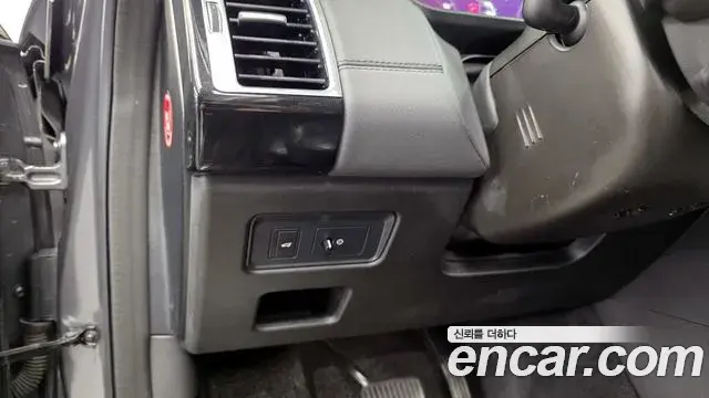 Land Rover Discovery 5 2018 — ფოტო 9/20