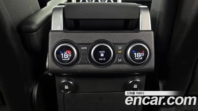 Land Rover Discovery 5 2018 — ფოტო 14/20
