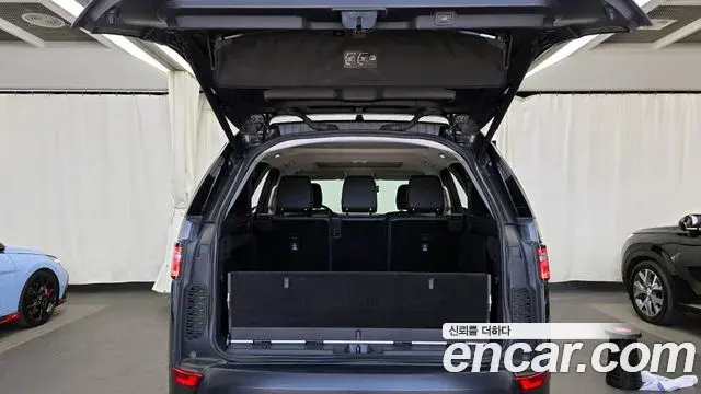 Land Rover Discovery 5 2018 — ფოტო 15/20