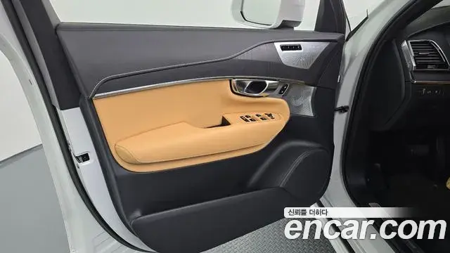 Volvo XC90 2022 — Şəkil 26/33