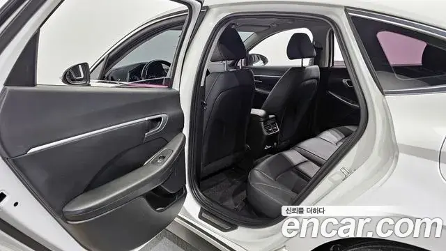 Hyundai Sonata Hybrid 2020 — Photo 18/20