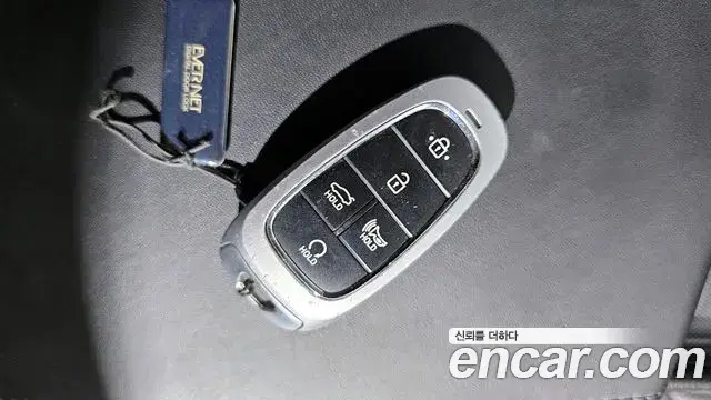 Hyundai Sonata Hybrid 2020 — Photo 1/20
