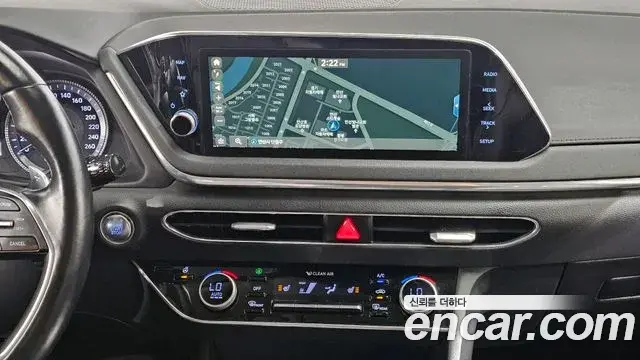 Hyundai Sonata Hybrid 2020 — Photo 12/20
