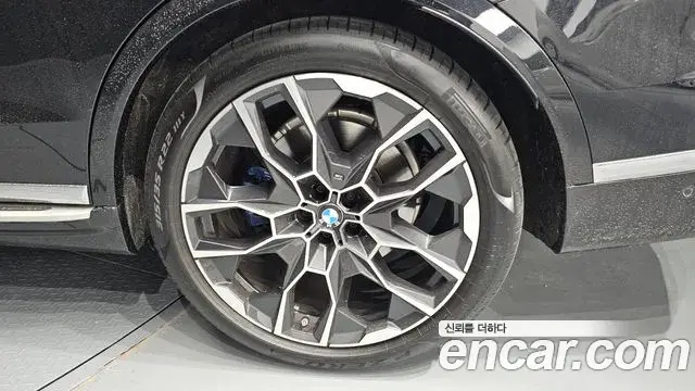 BMW X7 2025 — Photo 28/36