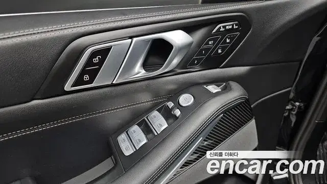 BMW X7 2025 — Photo 2/36