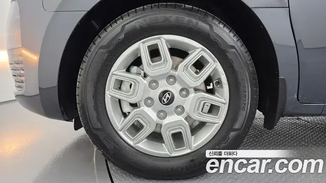Hyundai Staria 2024 — ფოტო 19/20