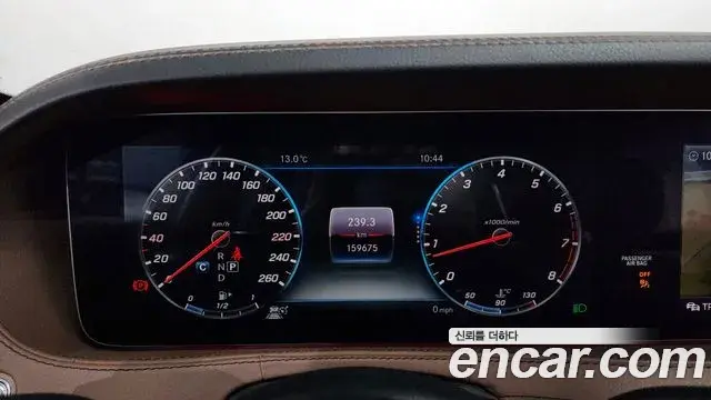 Mercedes-Benz S-Class 2019 — Photo 13/20