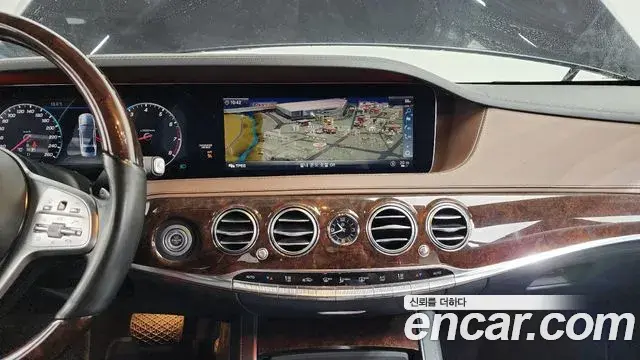 Mercedes-Benz S-Class 2019 — Photo 17/20