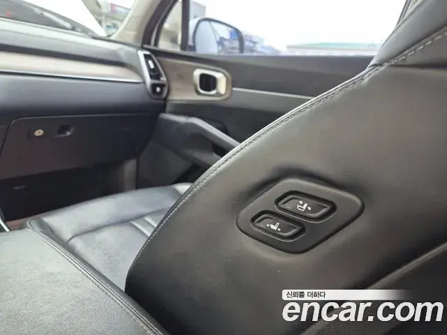 Kia Sorento 2021 — Фото 18/20