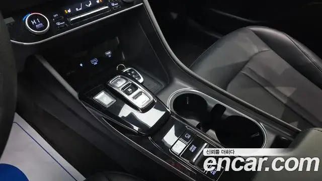 Hyundai Sonata Hybrid 2020 — Photo 1/20