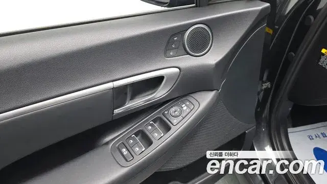 Hyundai Sonata Hybrid 2020 — Photo 19/20