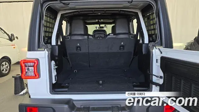 Jeep Wrangler 2021 — Şəkil 29/31
