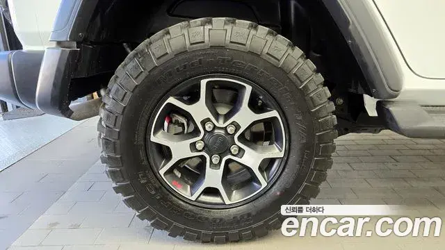 Jeep Wrangler 2021 — Şəkil 22/31
