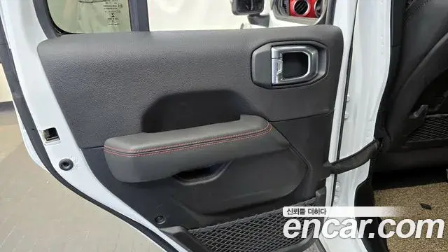 Jeep Wrangler 2021 — Şəkil 16/31