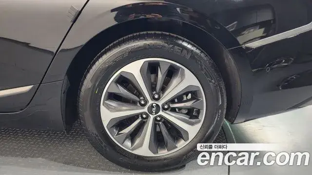 Kia K8 2022 — Şəkil 18/40