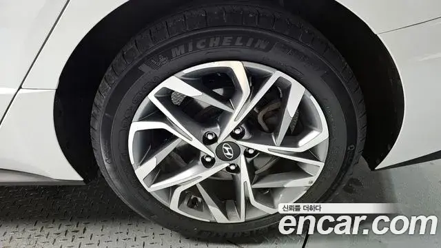 Hyundai Sonata Hybrid 2019 — Şəkil 28/32
