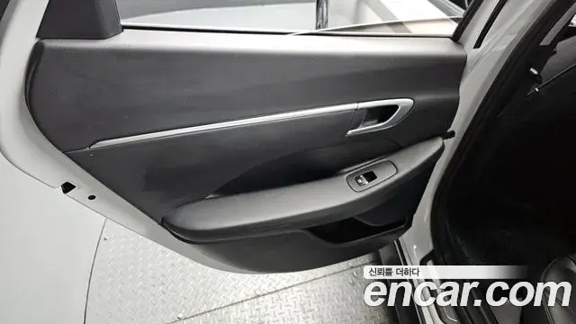Hyundai Sonata Hybrid 2019 — Şəkil 9/32