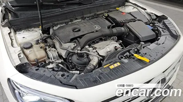 Mercedes-Benz GLB-Class 2020 — Şəkil 18/34