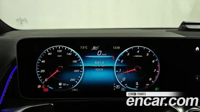 Mercedes-Benz GLB-Class 2020 — Şəkil 28/34