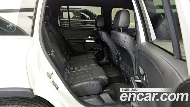 Mercedes-Benz GLB-Class 2020 — Şəkil 14/34
