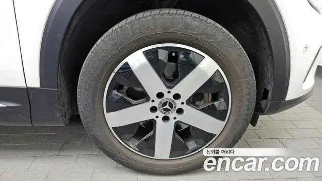Mercedes-Benz GLB-Class 2020 — Şəkil 25/34