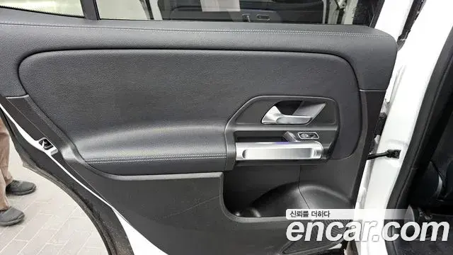 Mercedes-Benz GLB-Class 2020 — Şəkil 2/34