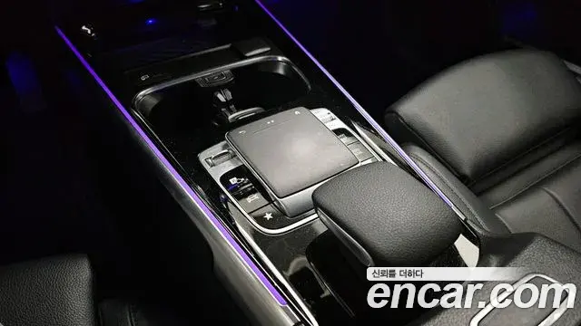 Mercedes-Benz GLB-Class 2020 — Şəkil 9/34