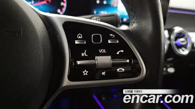 Mercedes-Benz GLB-Class 2020 — Şəkil 17/34