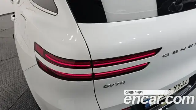 Genesis GV70 2021 — Photo 27/37