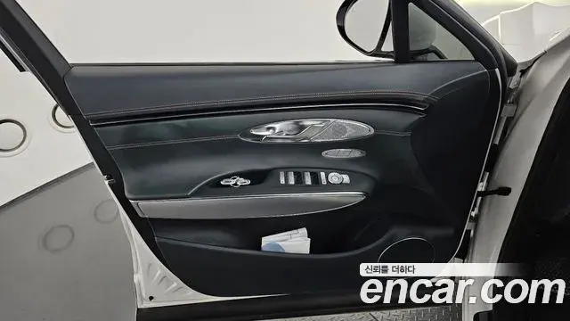 Genesis GV70 2021 — Photo 17/37