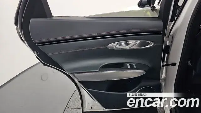 Genesis GV70 2021 — Photo 29/37