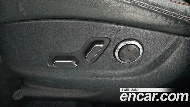 Genesis GV70 2021 — Photo 28/37