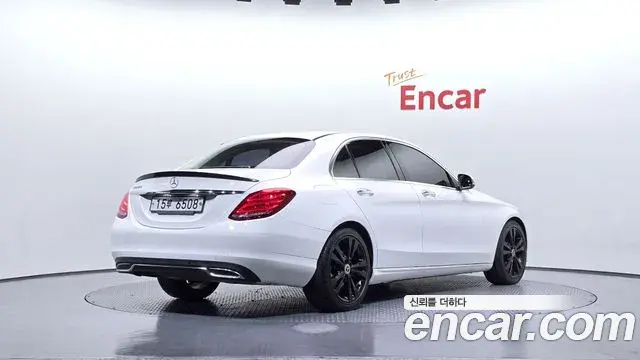 Mercedes-Benz C-Class 2018 — Şəkil 17/32
