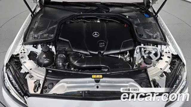 Mercedes-Benz C-Class 2018 — Şəkil 22/32
