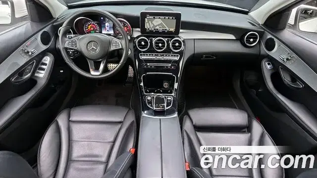 Mercedes-Benz C-Class 2018 — Şəkil 27/32