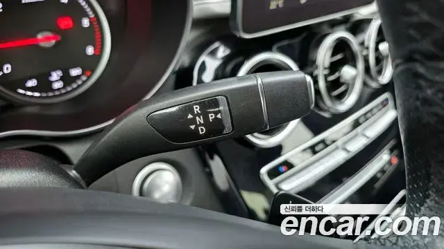 Mercedes-Benz C-Class 2018 — Şəkil 31/32